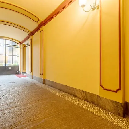 Exploring Turin! Porta Nuova Modern Flat Lägenhet *
